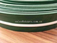 Aceite - banda transportadora de goma verde del PVC de la prueba con el flanco de la falda del reborde del listón